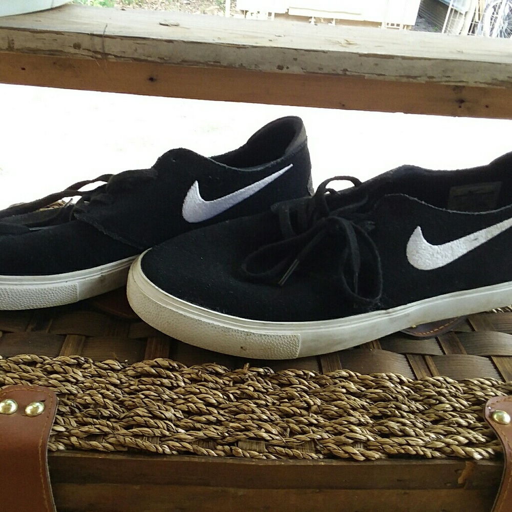 NIKE ZOOMS